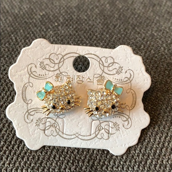 New Hello Kitty crystal stud earrings - Picture 2 of 3